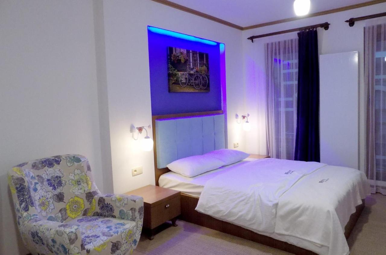 Deluxe Room (2 Adults + 1 Child)