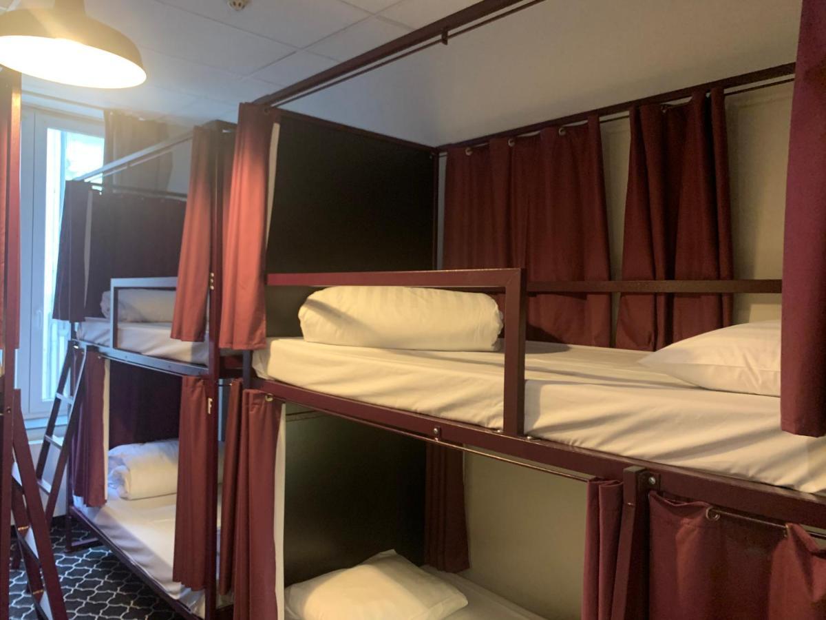 Quarto Privado com 8 Camas e Casa de Banho Privada