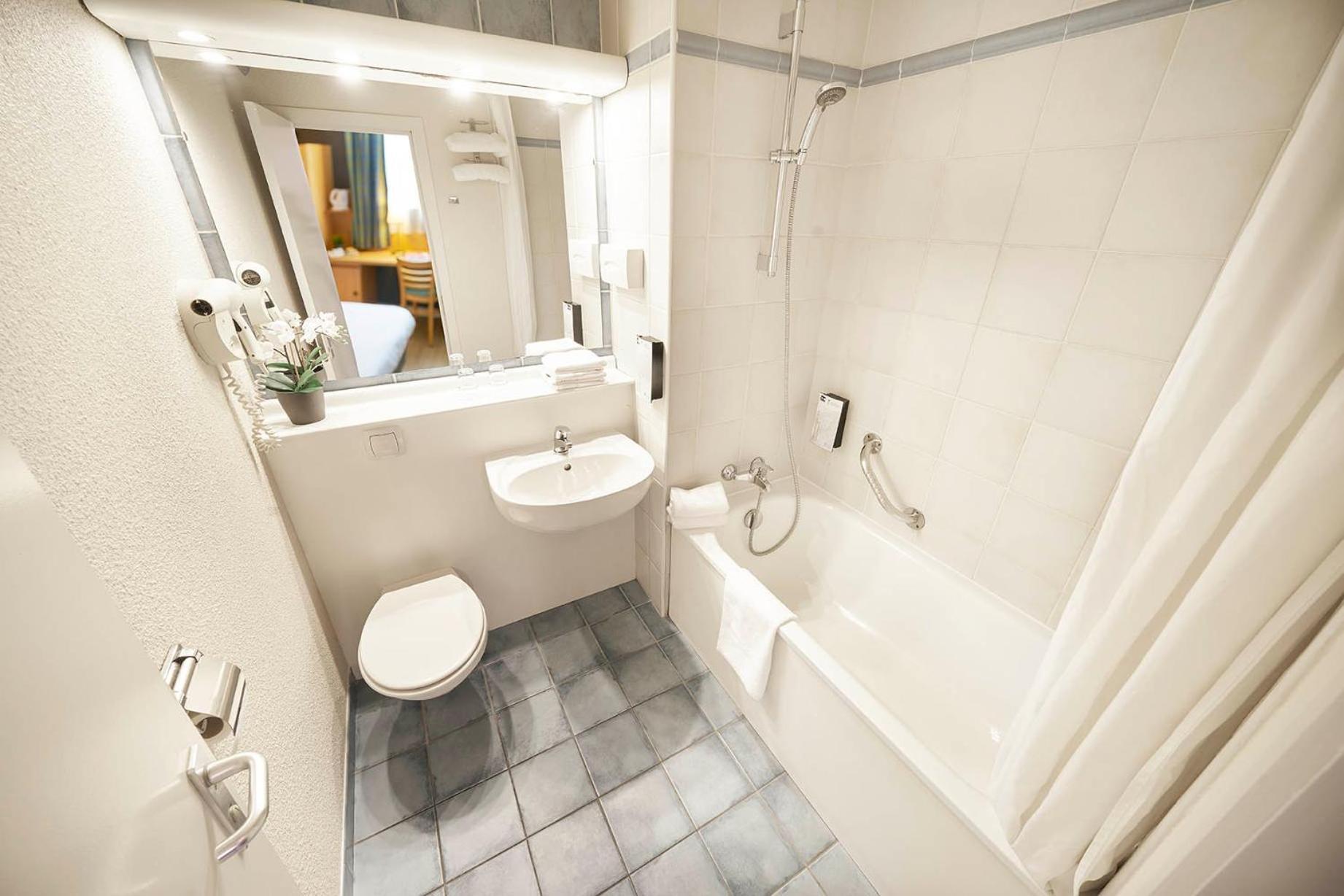 Quarto com 2 Camas de Solteiro