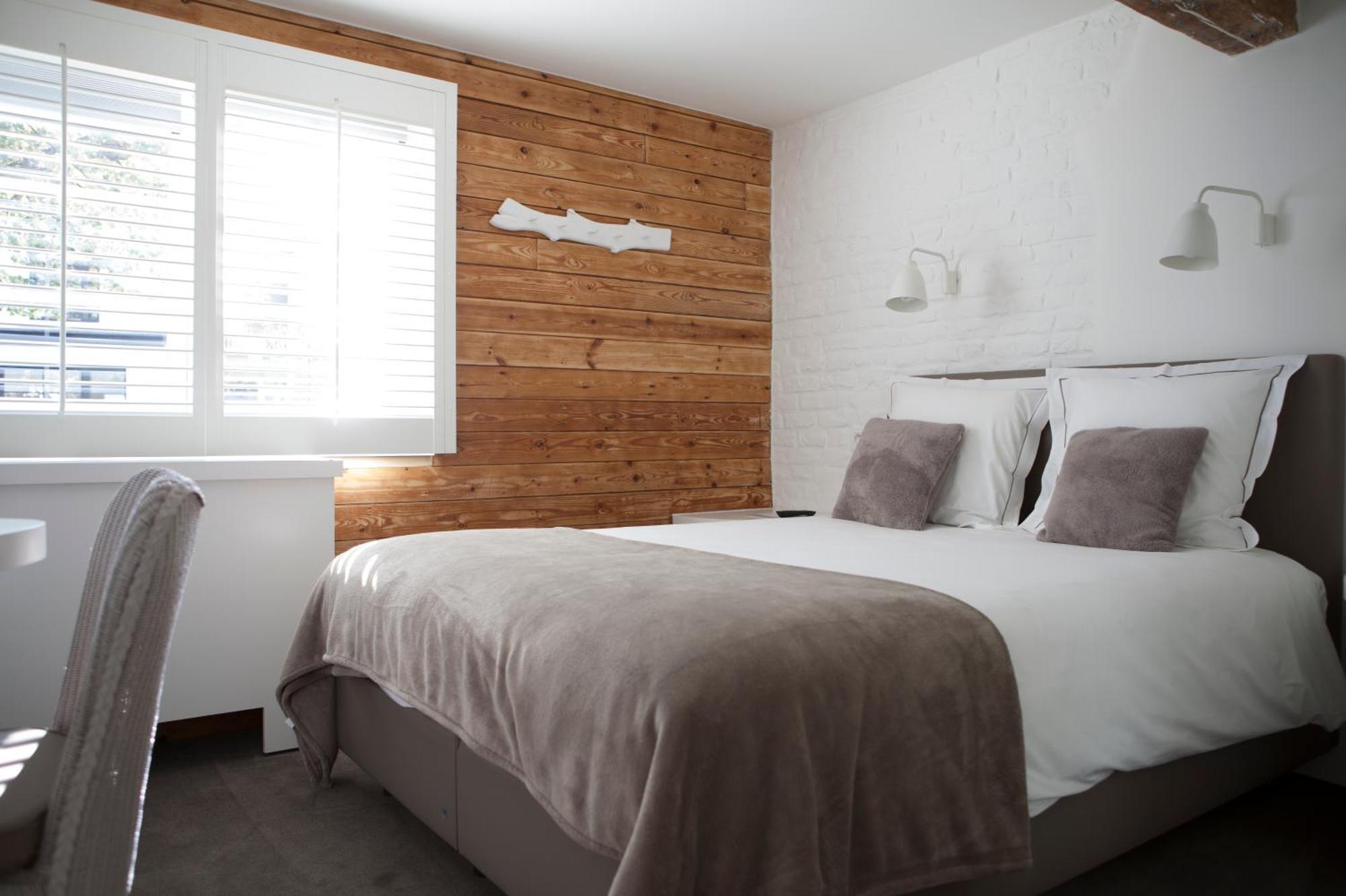 Standard Double Room,1370887931:JPEG