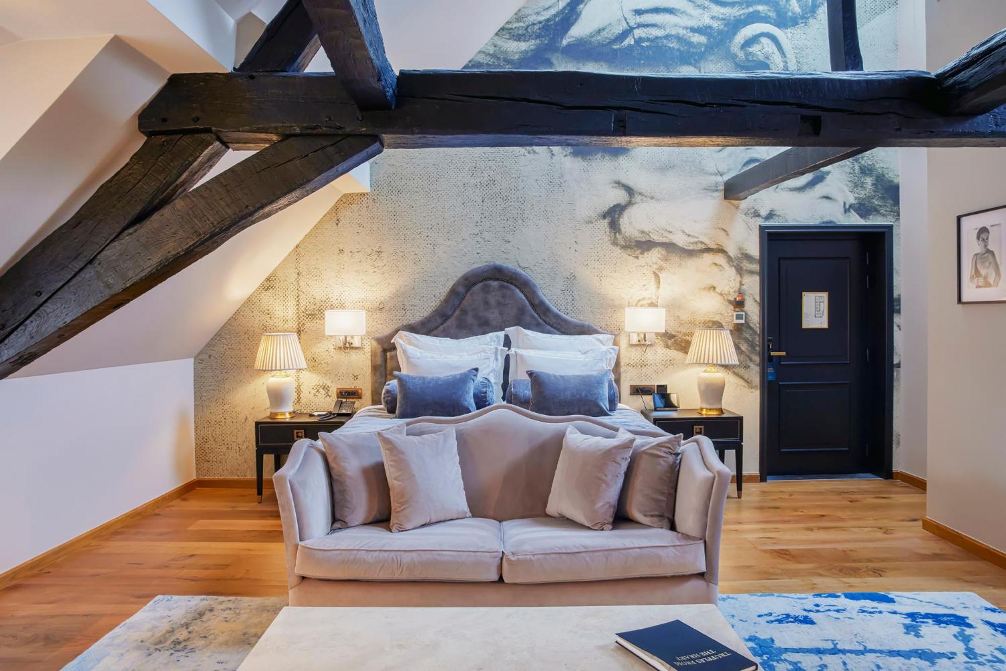 Signature Suite,1500379723:JPEG