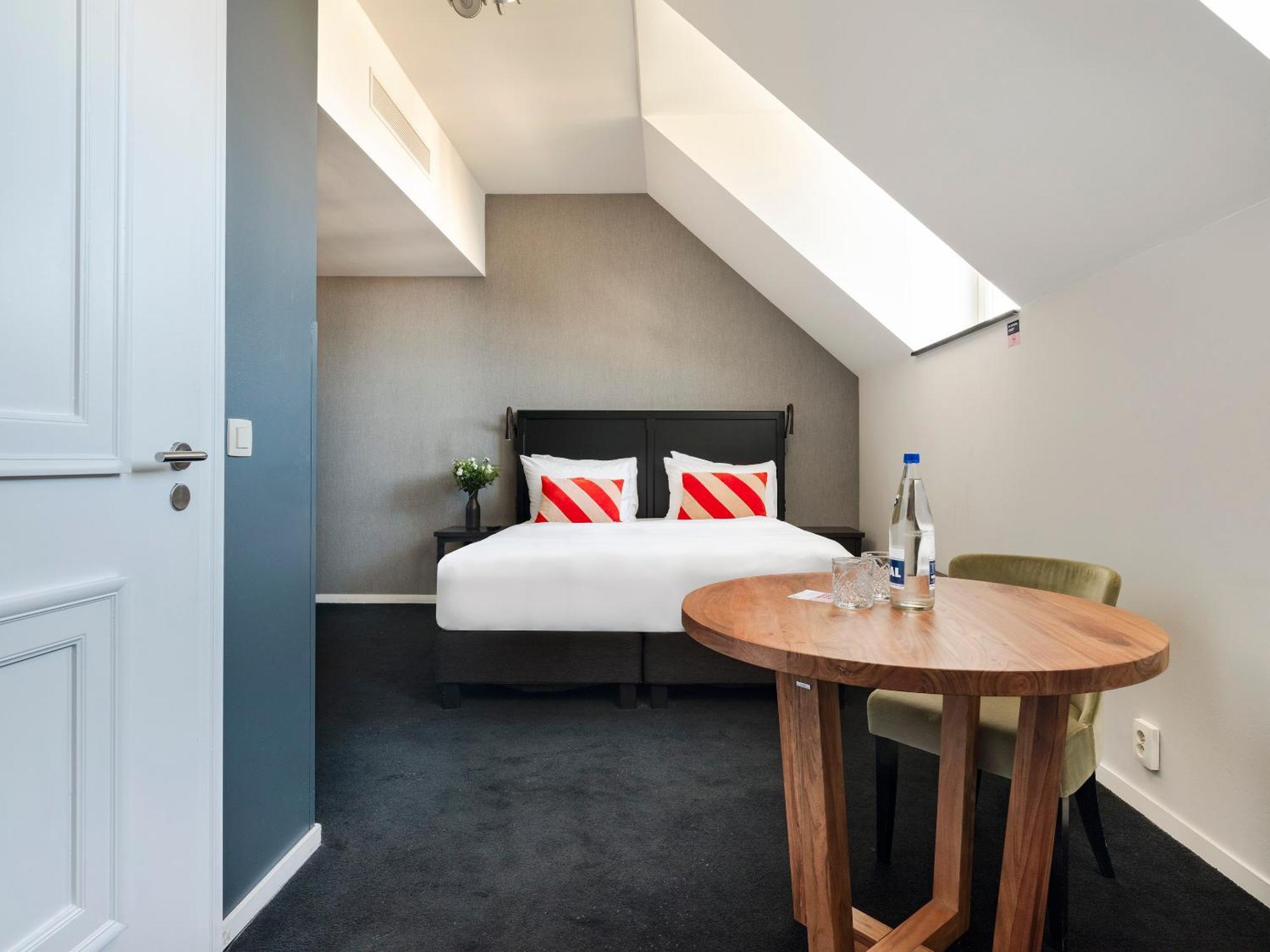 Large Room Accessible