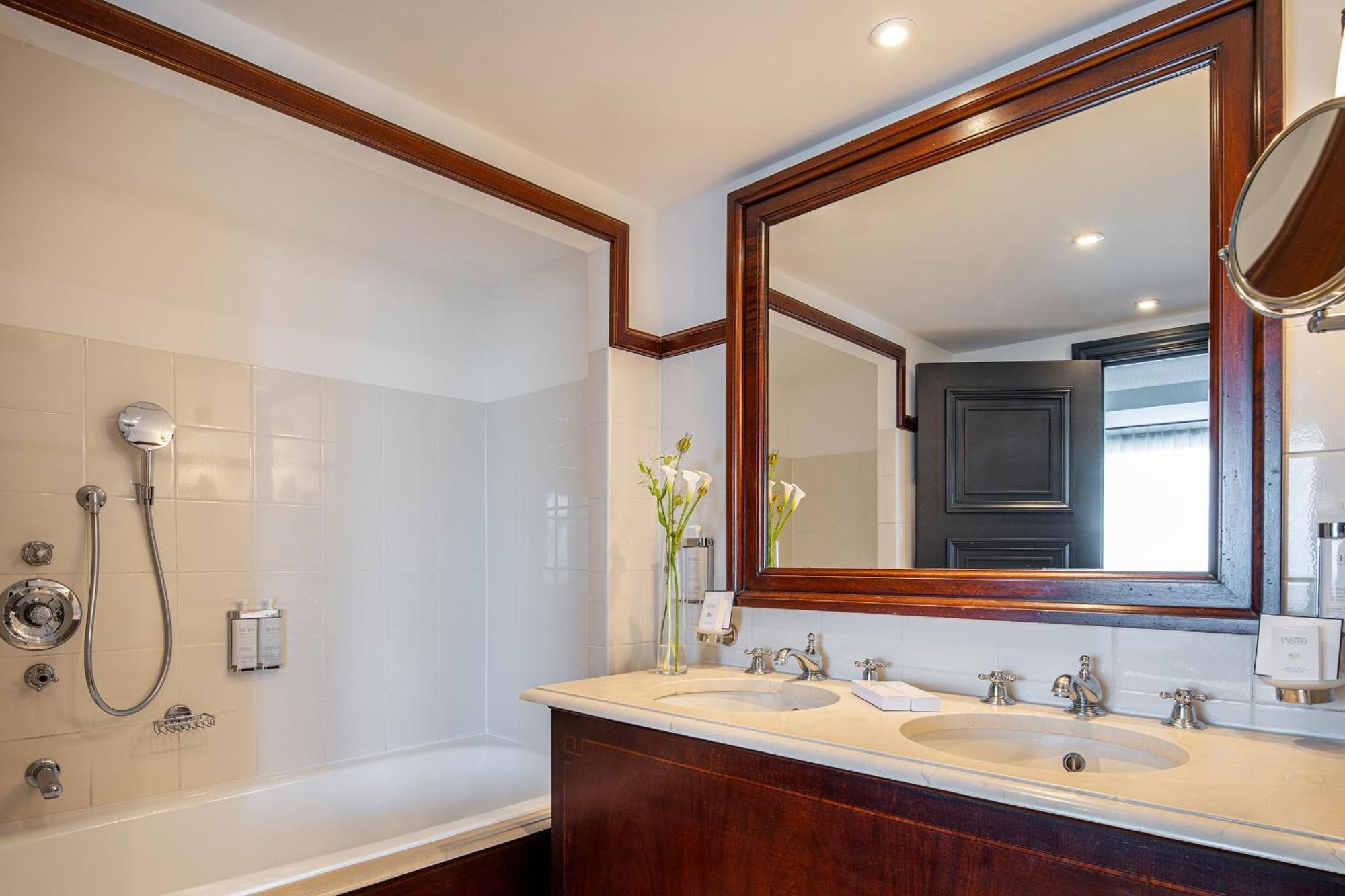 Junior Suite King Bed,1611055450:JPEG