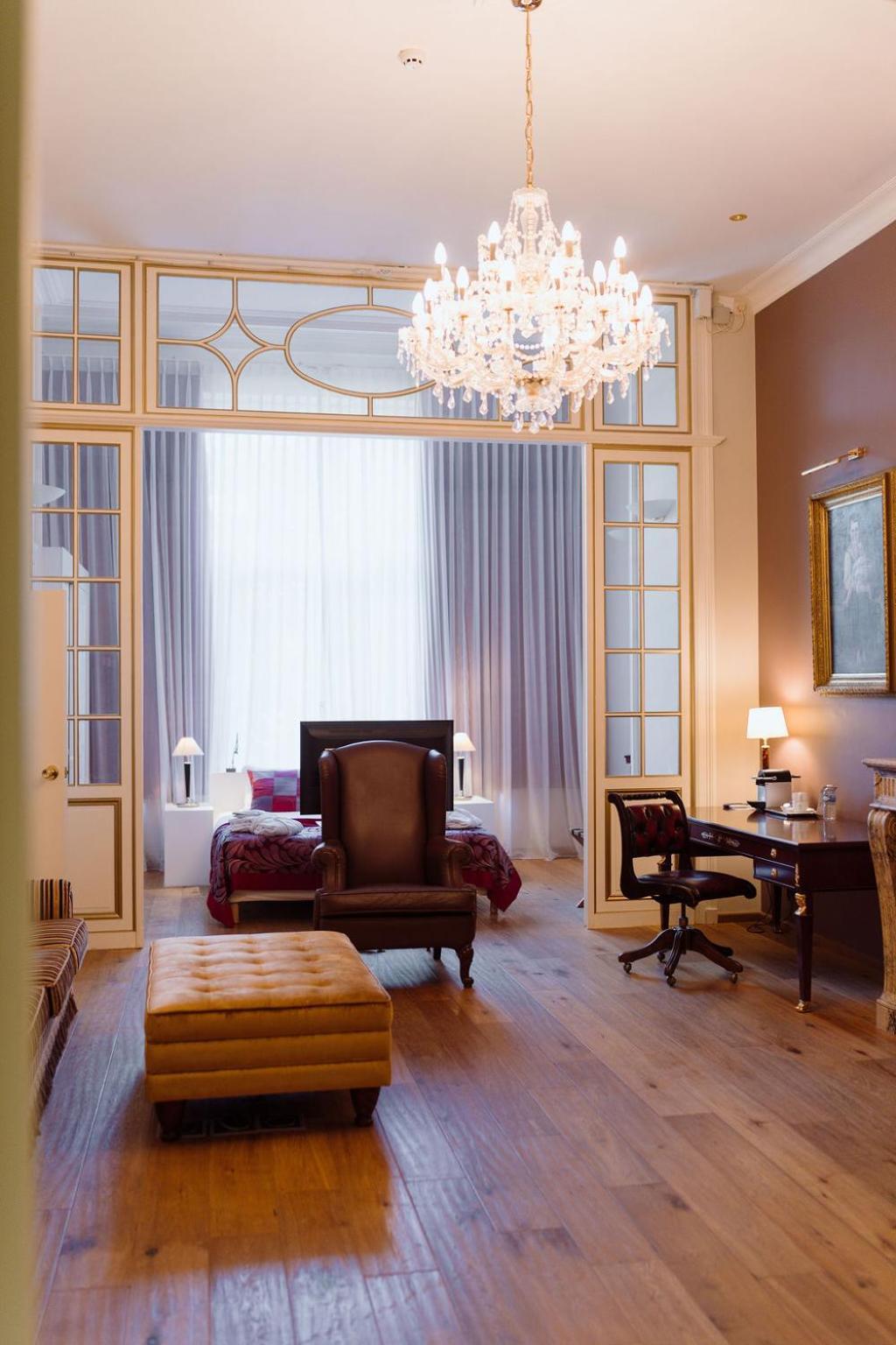 Deluxe Suite with King Bed and Whirlpool - Smoking,1697781449:JPEG