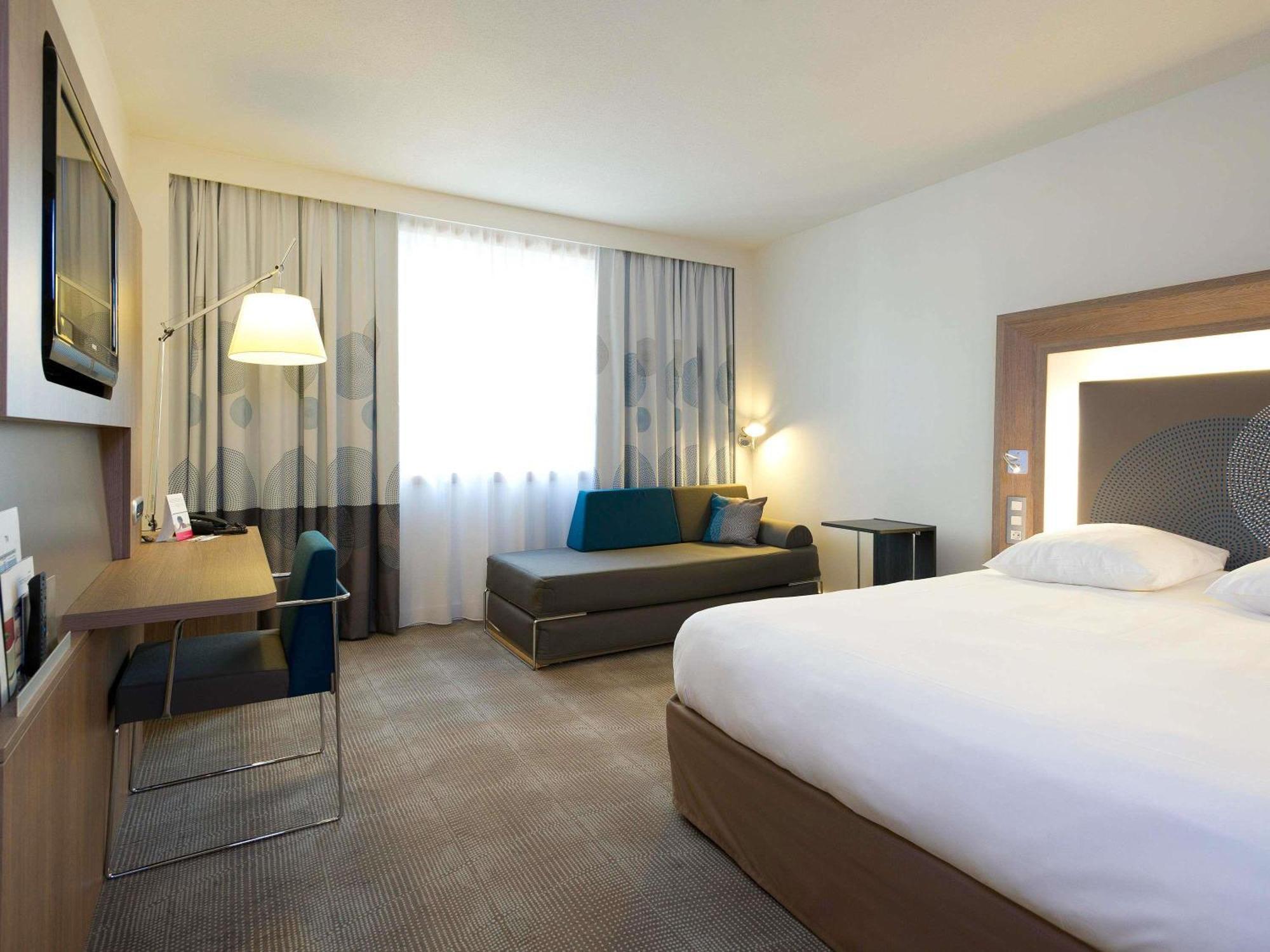 Standard Room with One Double Bed and Two Single Beds