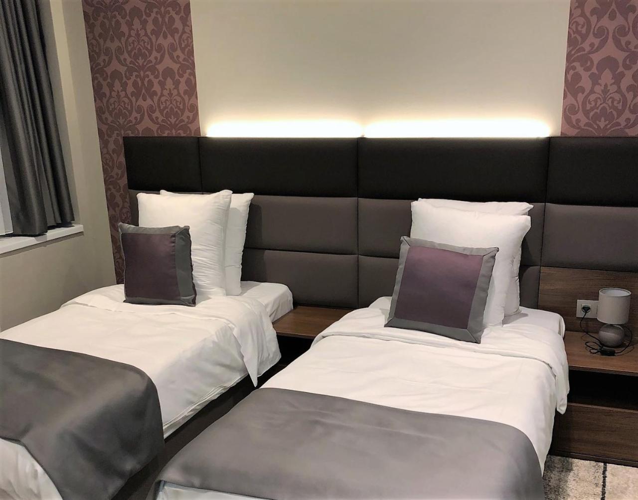 Junior Studio Twin Bed