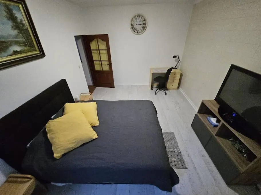 Beautiful, Renovated Fully Self Contained Room-1