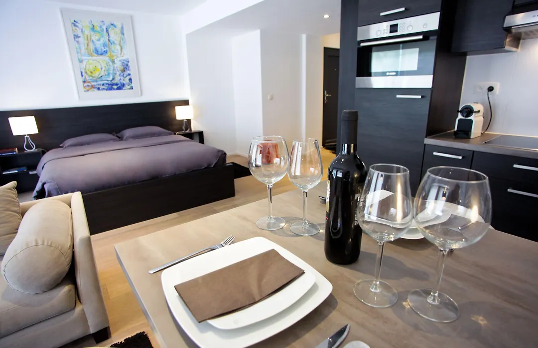 Flat Moliere-1