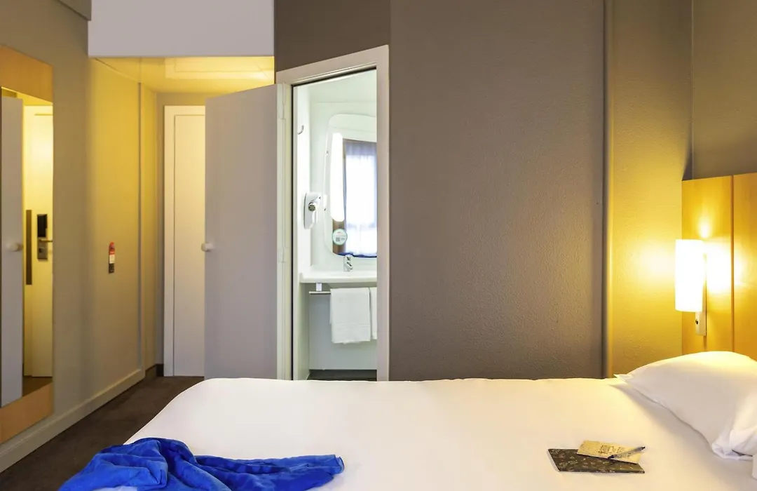 Ibis Hotel Brussels Centre Gare Du Midi-1