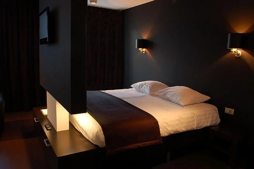 Hotel Victory-1