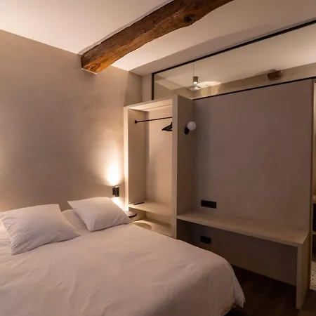 Private En-Suite Room In The Heart Of Le Sablon-3