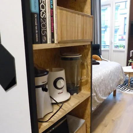 Superbe Studio Au 1Er Etage, Proche De La Gare Du Midi-3