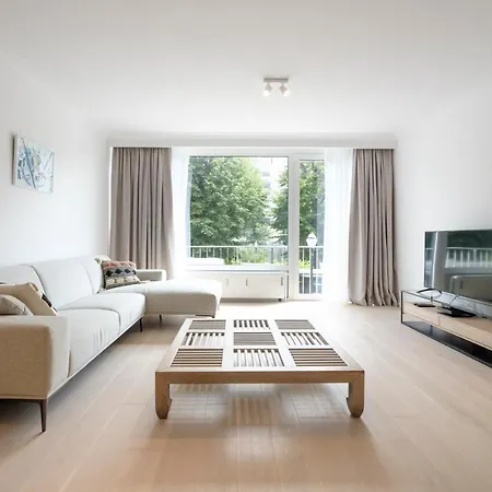 Classy 3 Bedrooms Flat Near European Institutions-3