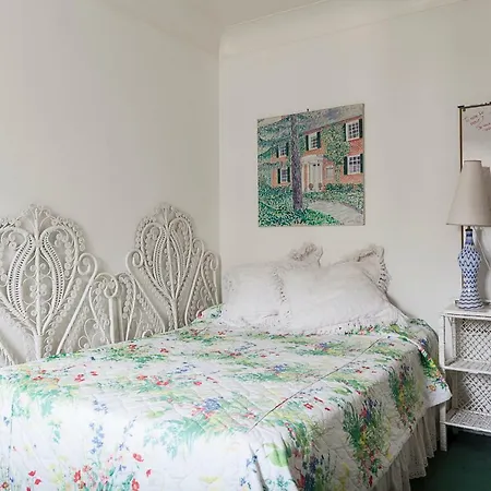 Guest House With Beautiful Garden-2