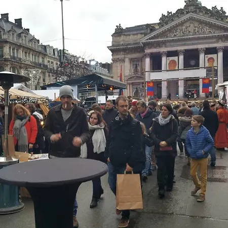 Les Pieds a La Grande Place-2