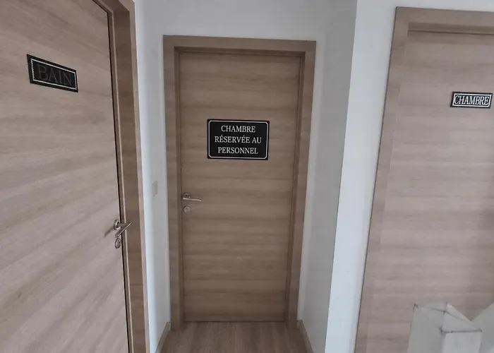 Chambre deluxe au 2ème étage, chambre double au 4ème étage NOT A HÔTEL Bruxelles